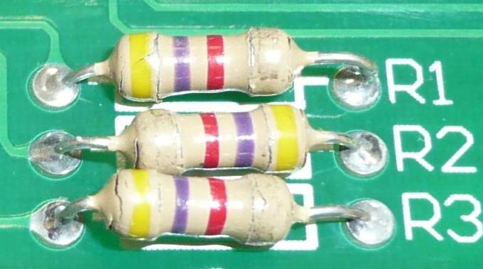 Состояние  резисторов в цепи питания сегментов  светодиодного цифрового индикатора сортировщика монет Dipix DCM250 вызывает опасение.