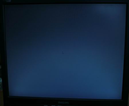 Монитор Philips 170S неравномерное свечение экрана, особенно заметно темное пятно в левом верхнем углу экрана.